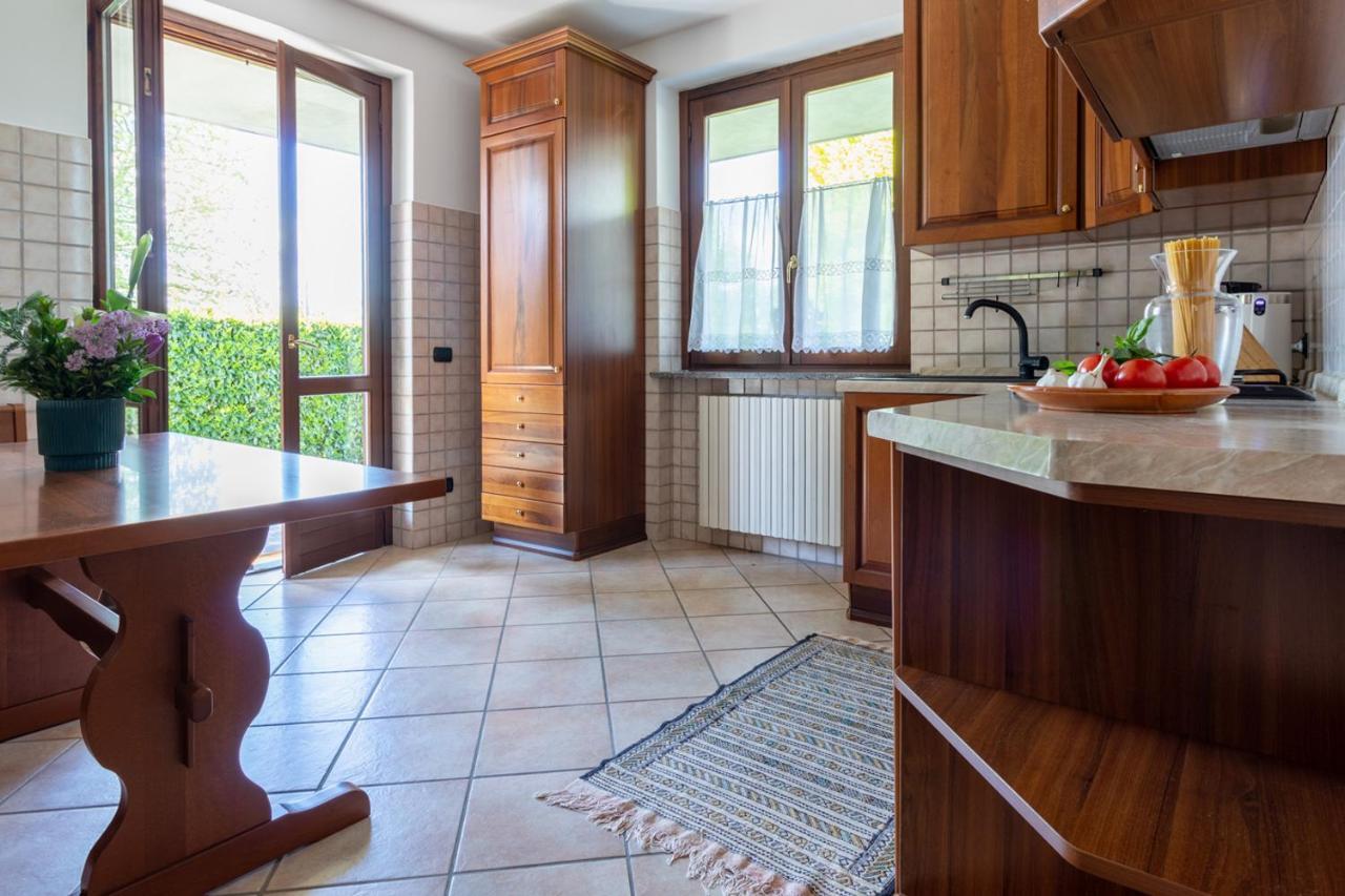 Profumodilago Angera Esterno foto