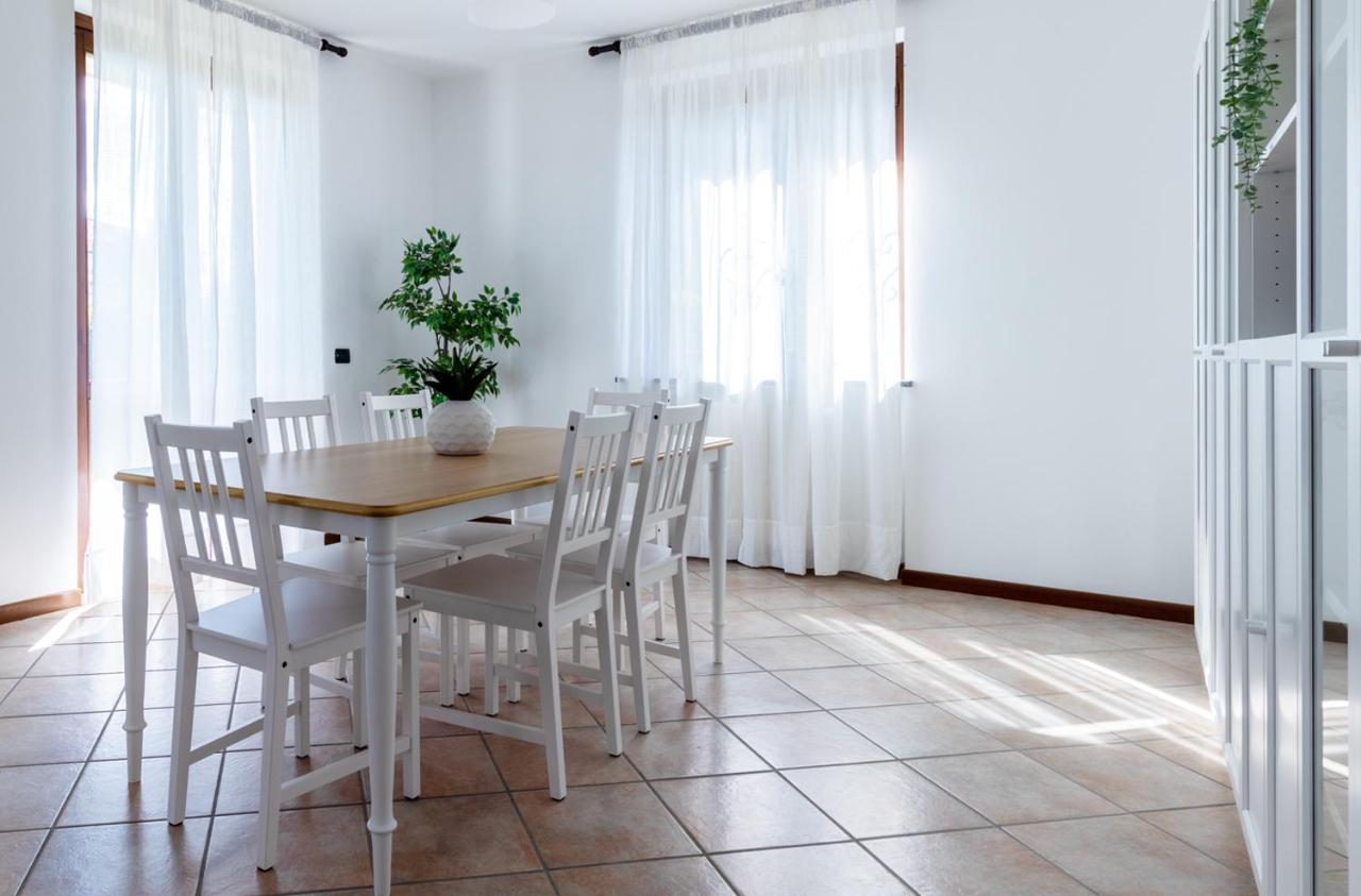 Profumodilago Angera Esterno foto